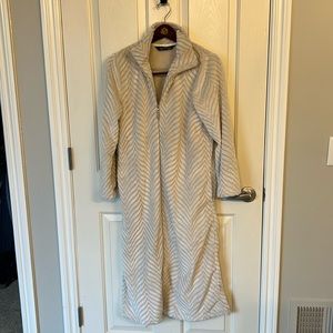 Full zip fleece style bathrobe